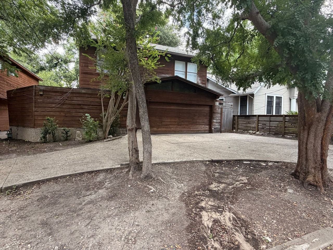 802 Leonard St - Photo 2 of 49