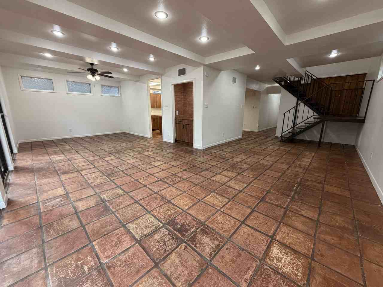 802 Leonard St - Photo 4 of 49