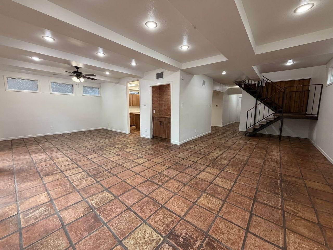 802 Leonard St - Photo 6 of 49