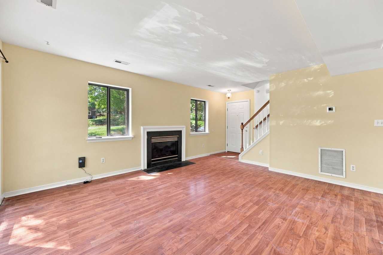 322 Whispering Oaks Dr - Photo 2 of 32