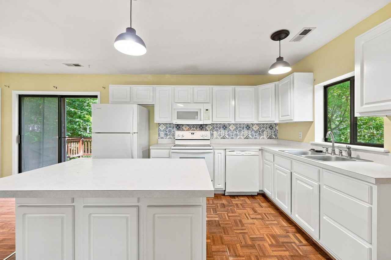 322 Whispering Oaks Dr - Photo 3 of 32