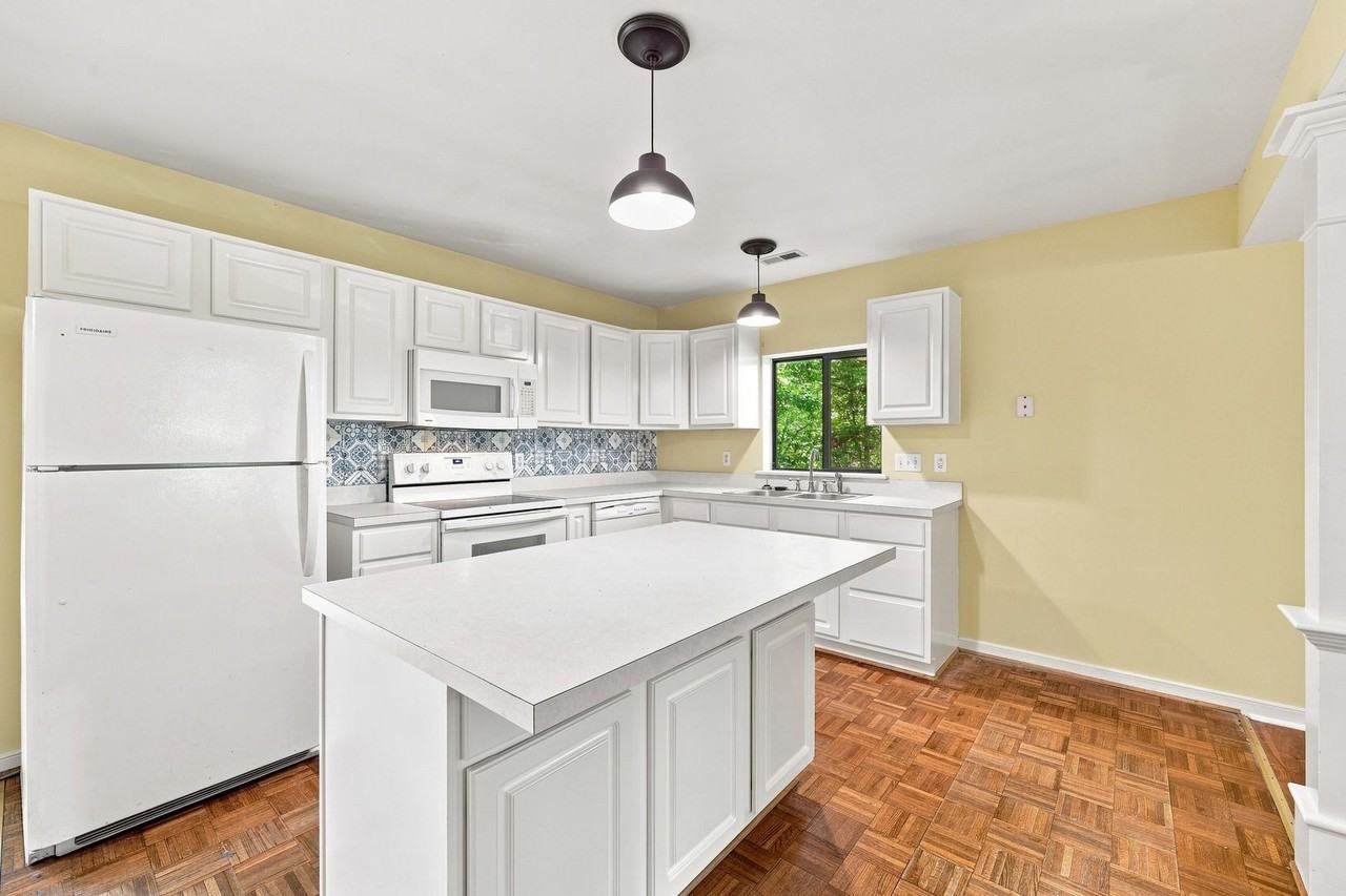 322 Whispering Oaks Dr - Photo 4 of 32