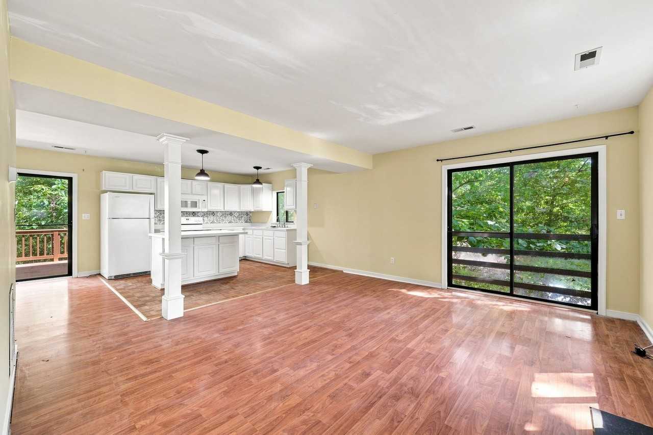 322 Whispering Oaks Dr - Photo 6 of 32