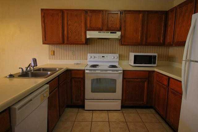 2619 Camellia Dr - Photo 3 of 10