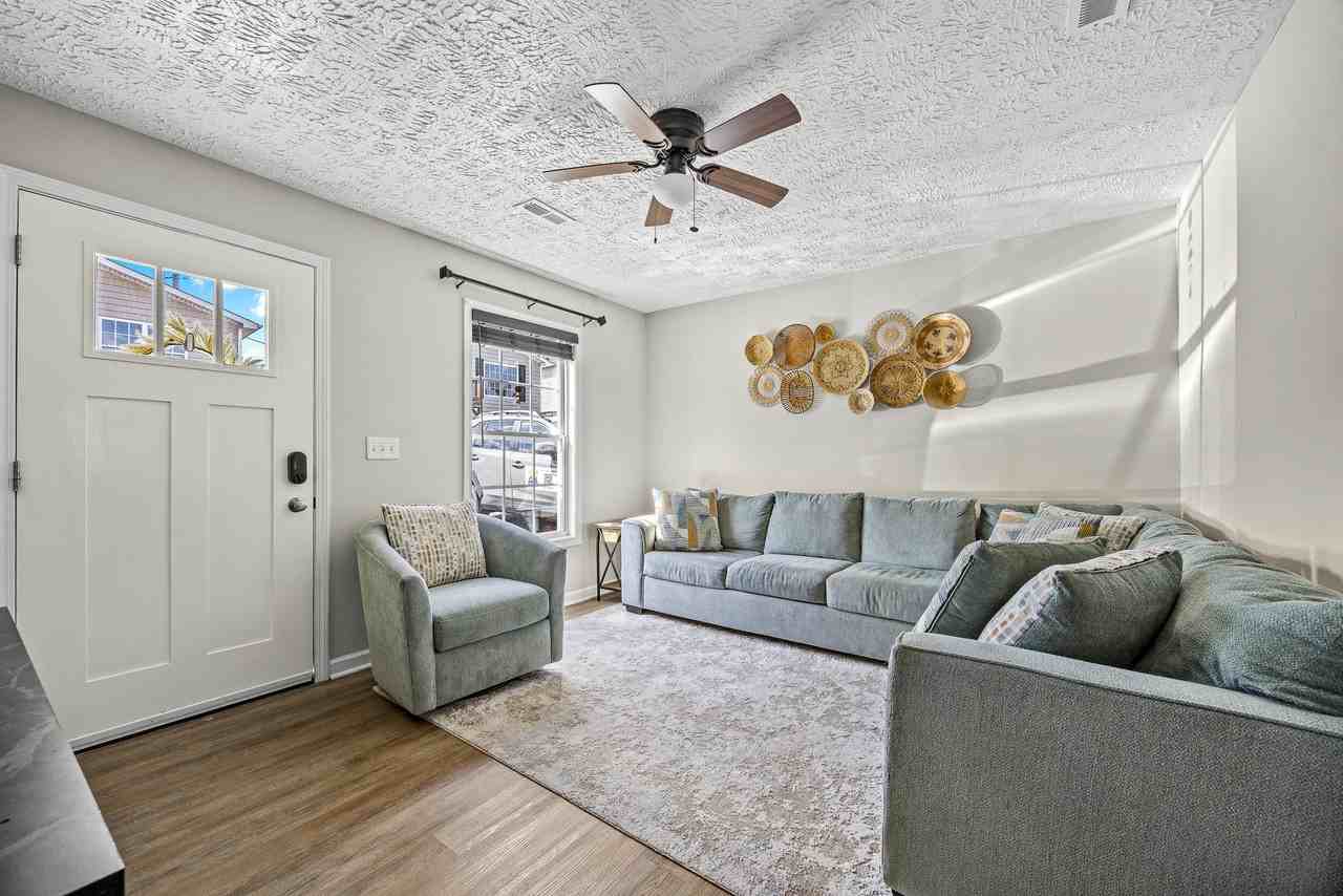 122 Roberts Rdg - Photo 5 of 36
