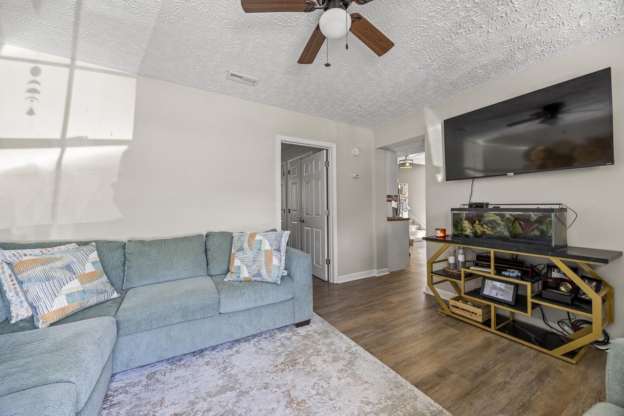 122 Roberts Rdg - Photo 6 of 36