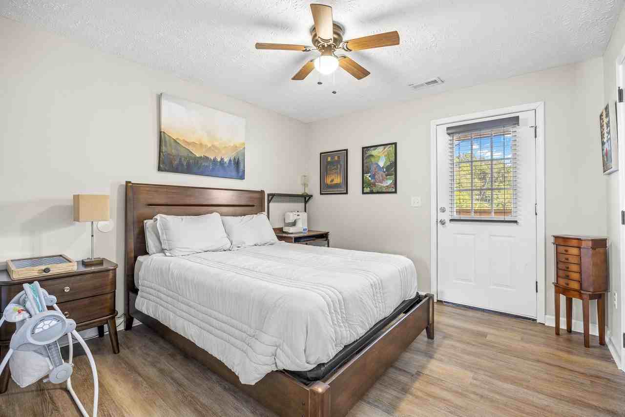122 Roberts Rdg - Photo 7 of 36