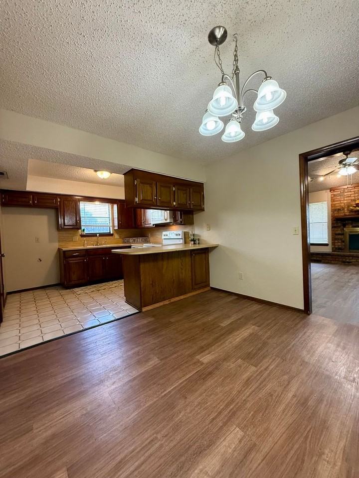 1368 W Cedarbrook Ln - Photo 4 of 24
