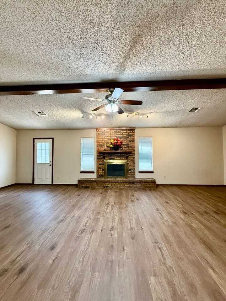 1368 W Cedarbrook Ln - Photo 6 of 24