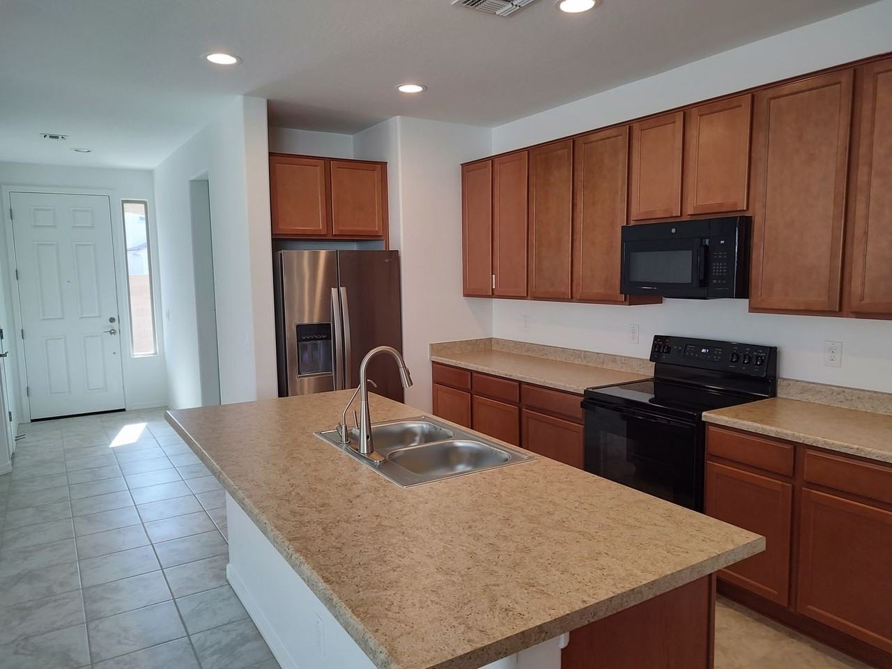 14418 W Cottontail Ln - Photo 4 of 31