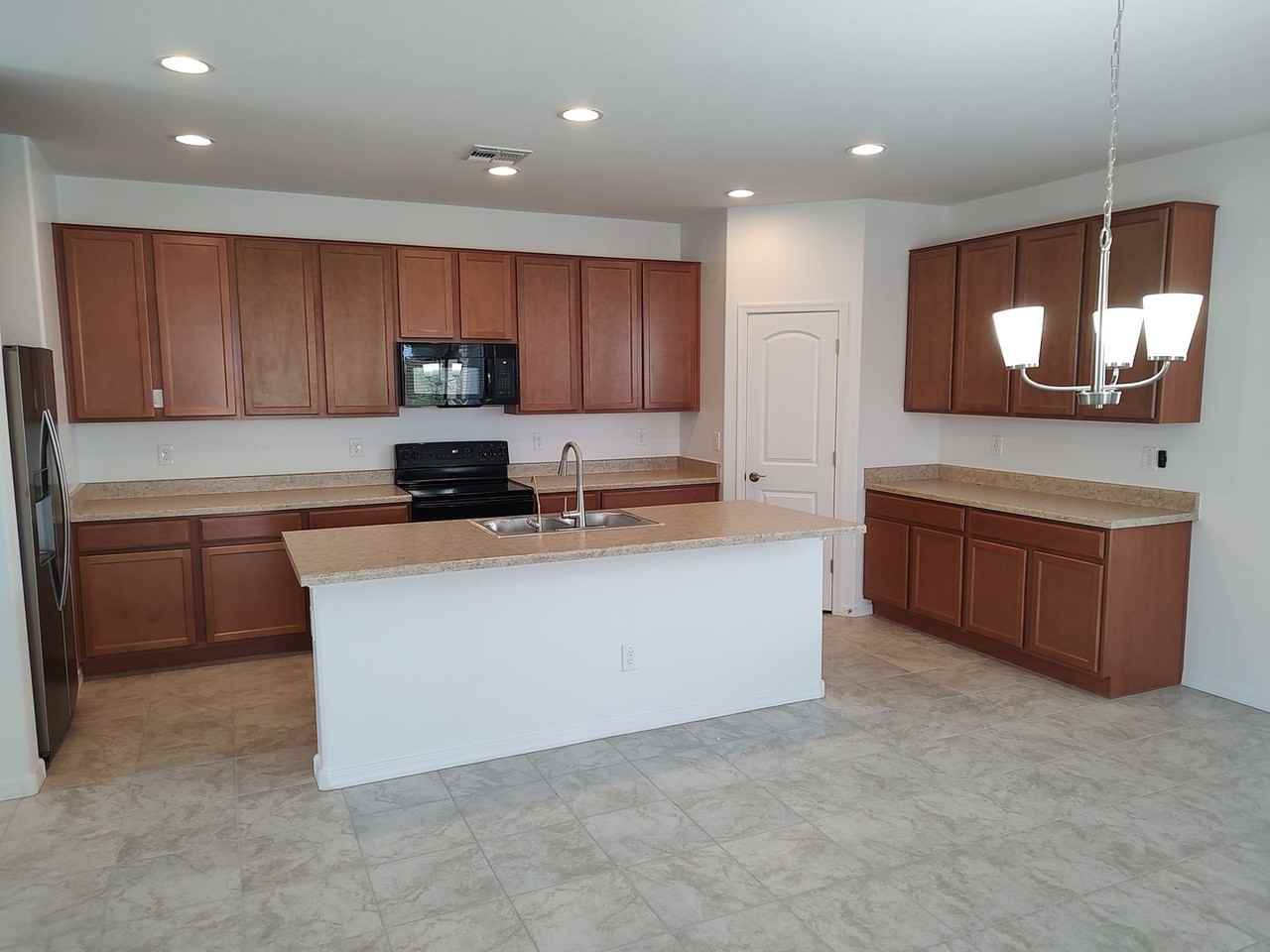 14418 W Cottontail Ln - Photo 7 of 31