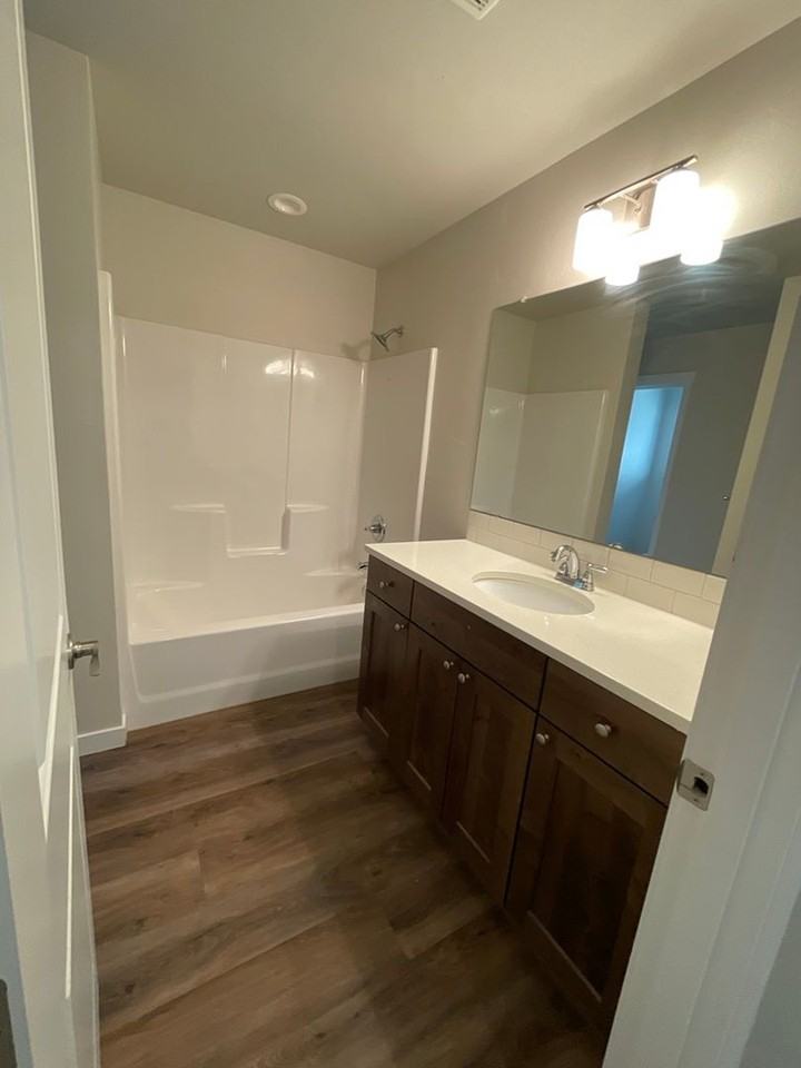 960 Ne Paula Dr #6 - Photo 7 of 14