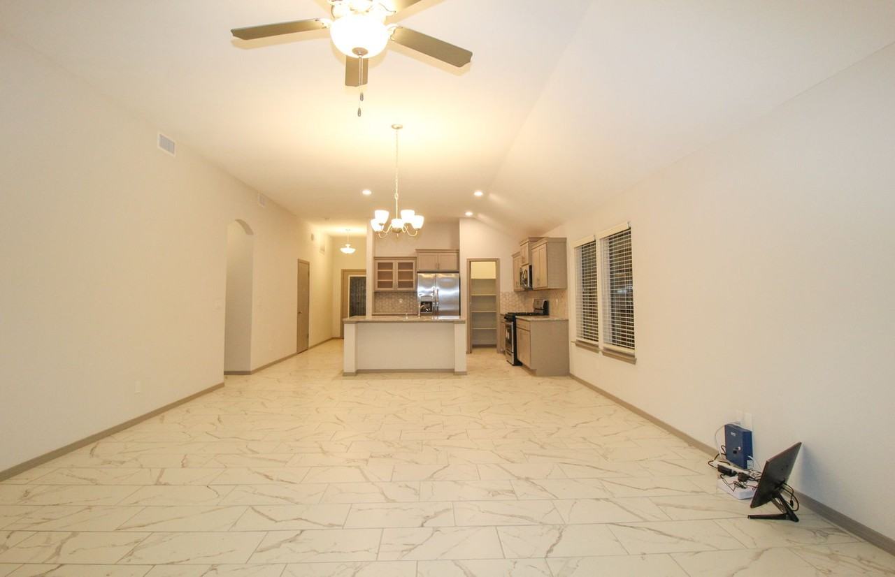13709 Lago Vista Ave - Photo 4 of 25