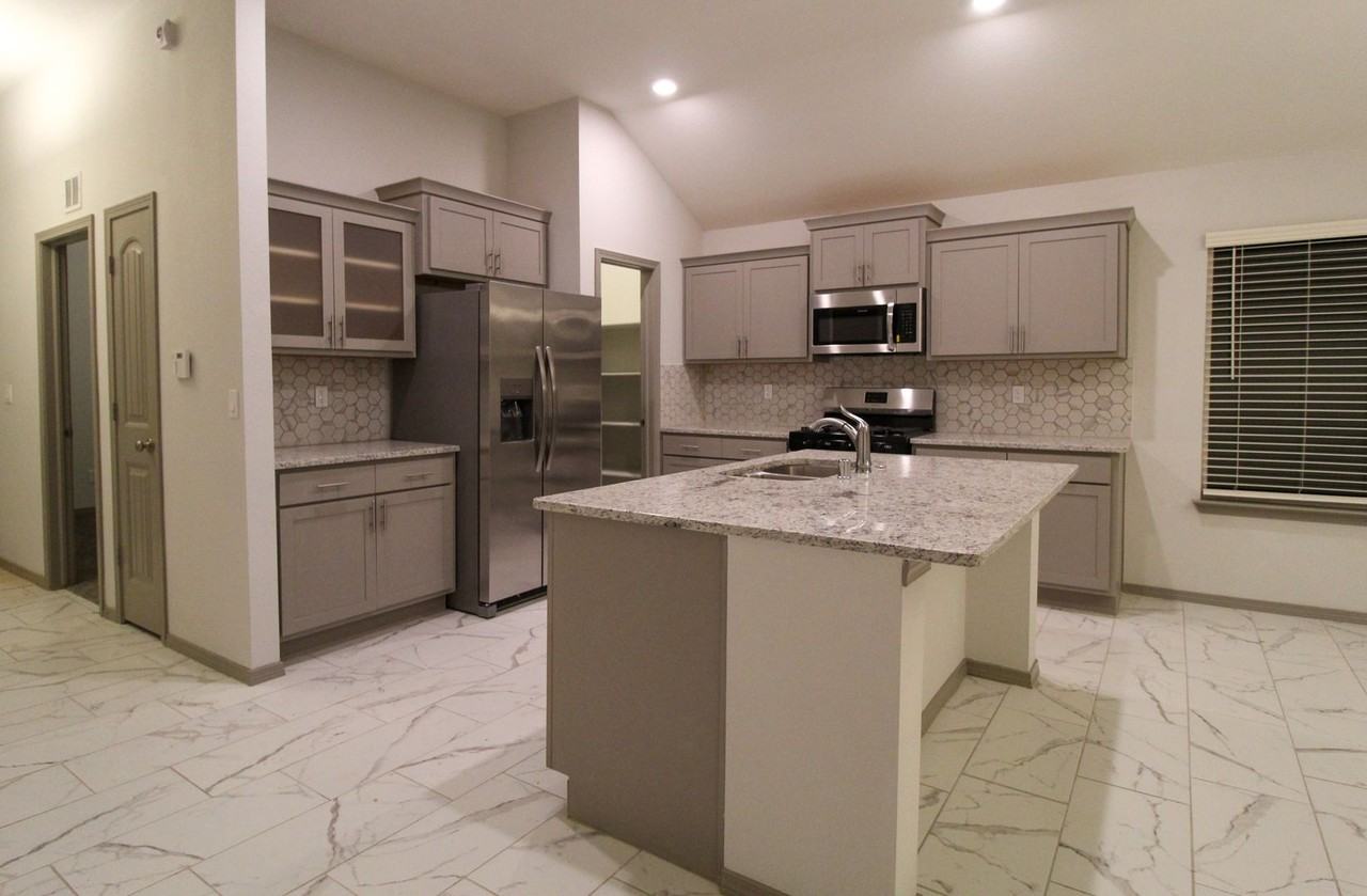 13709 Lago Vista Ave - Photo 5 of 25