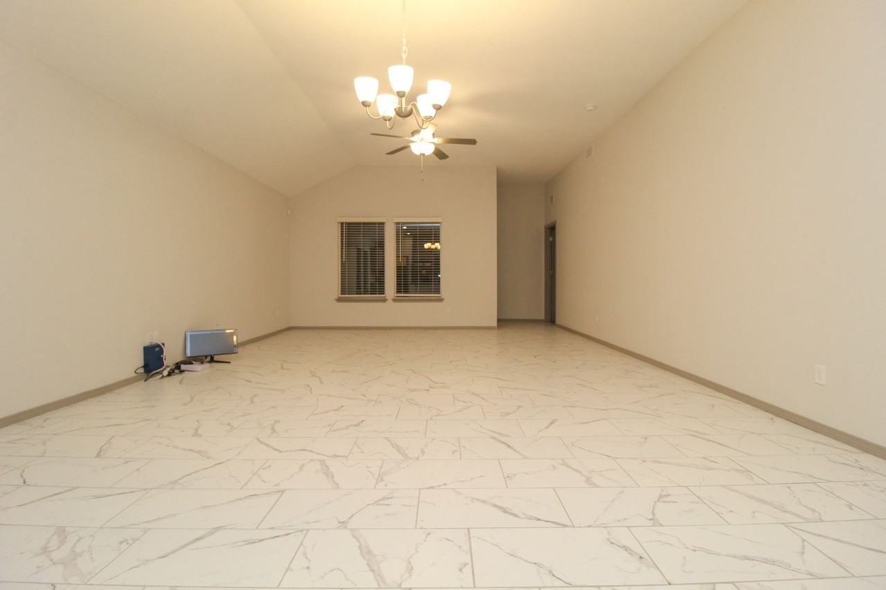 13709 Lago Vista Ave - Photo 6 of 25