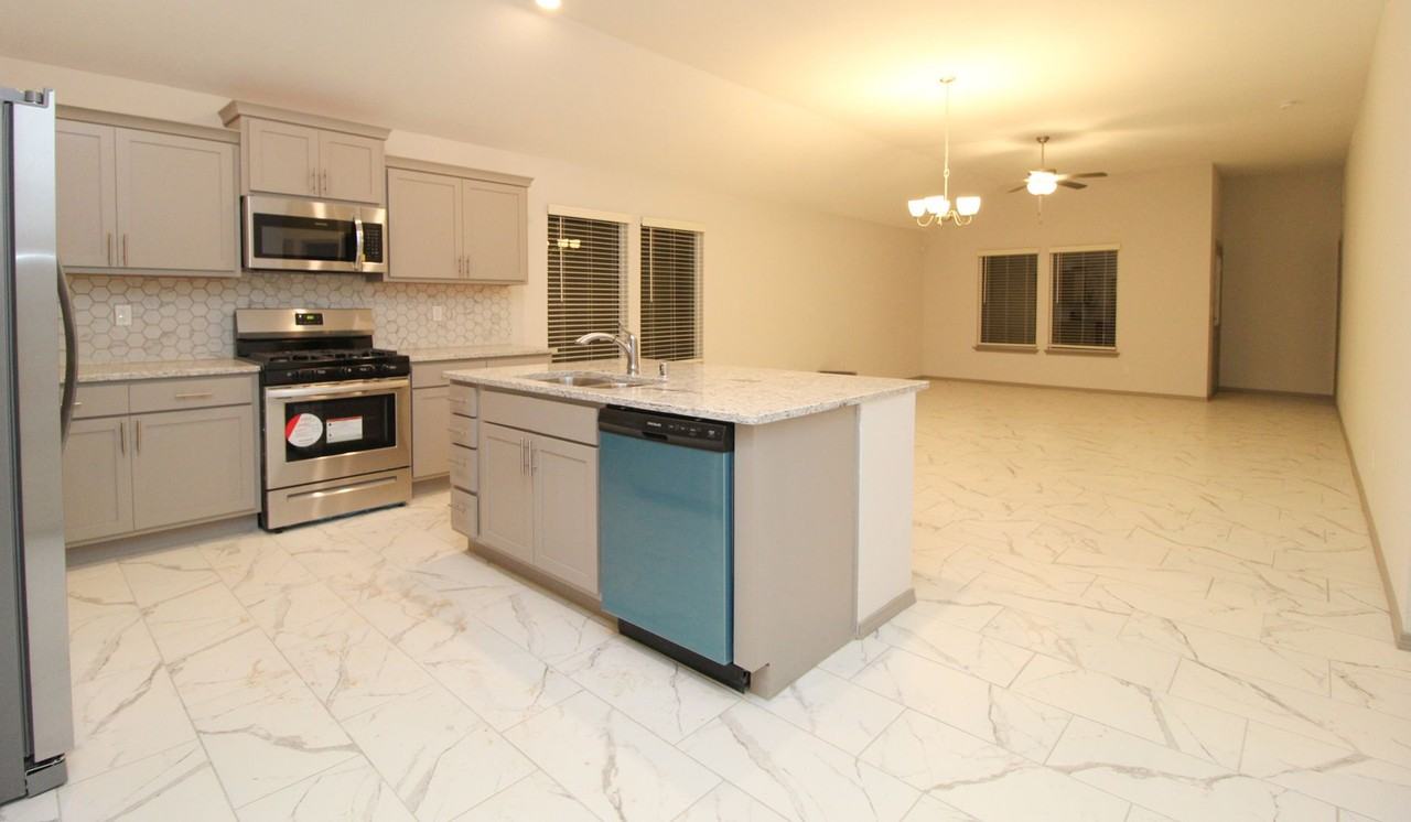 13709 Lago Vista Ave - Photo 7 of 25
