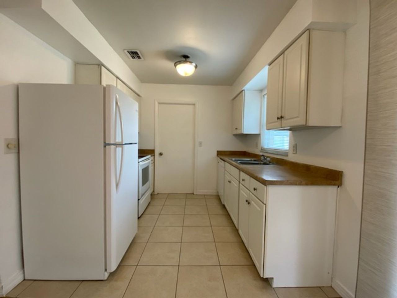 1125 Loblolly Ln - Photo 2 of 16