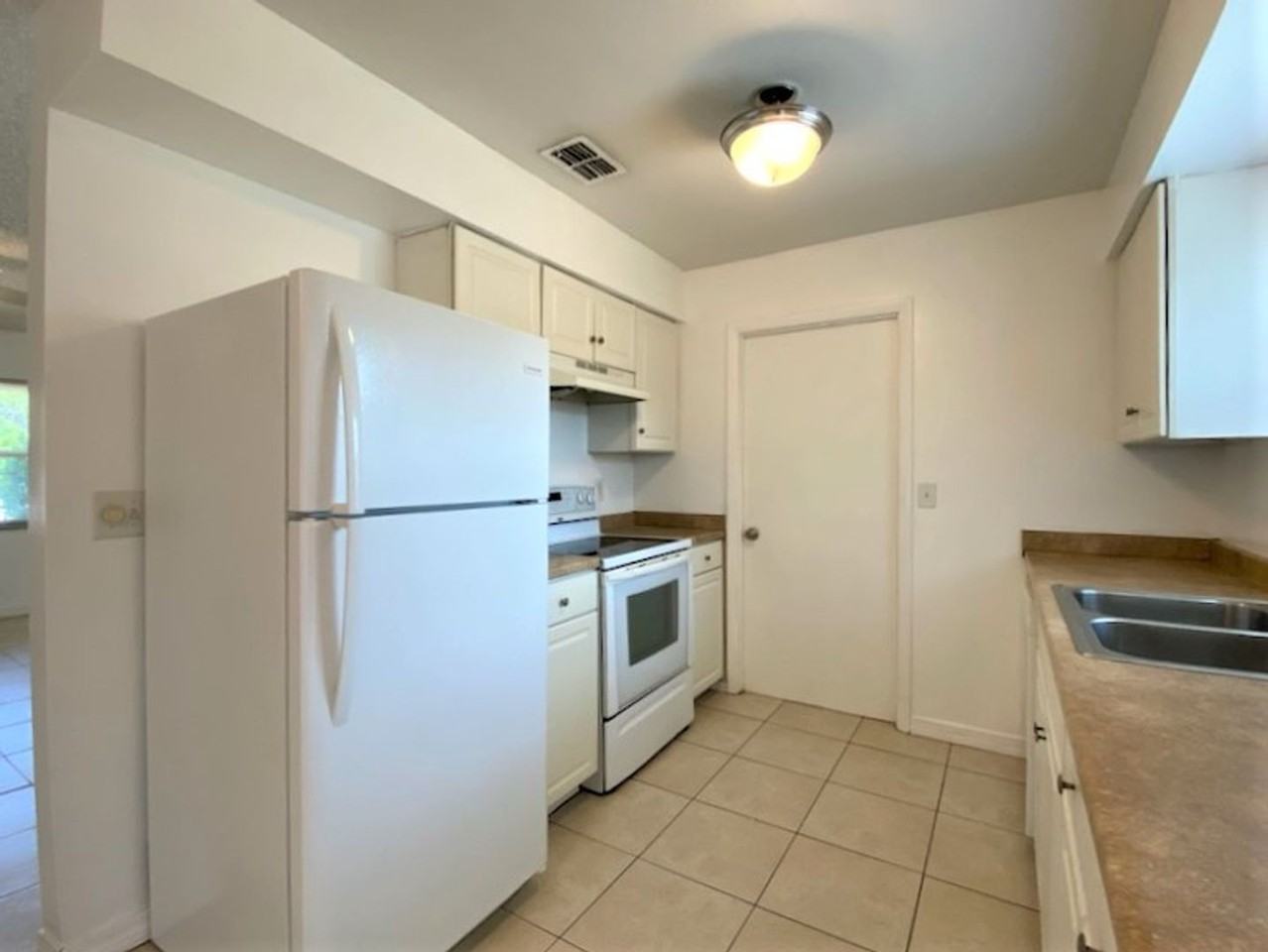 1125 Loblolly Ln - Photo 3 of 16