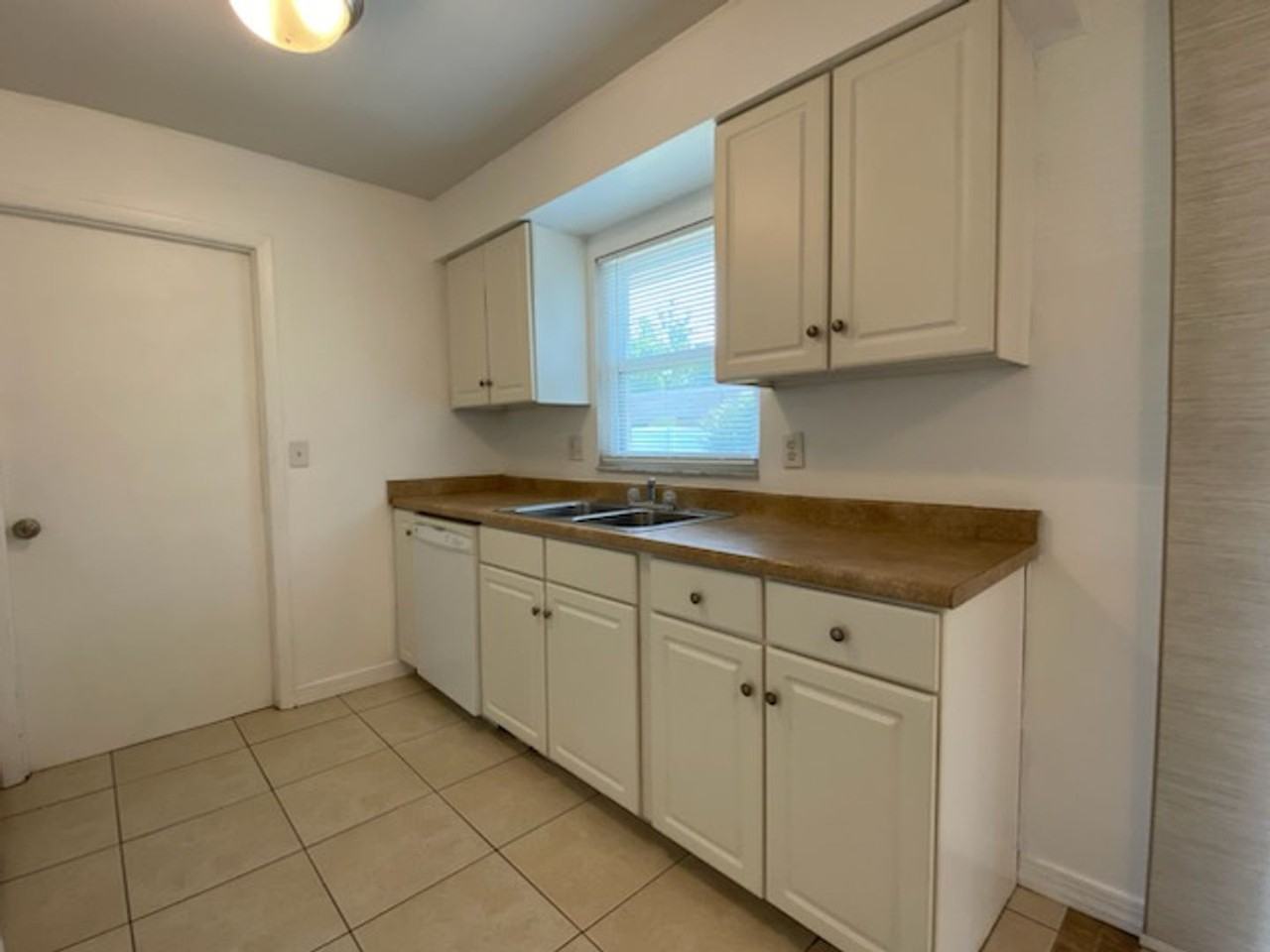 1125 Loblolly Ln - Photo 4 of 16