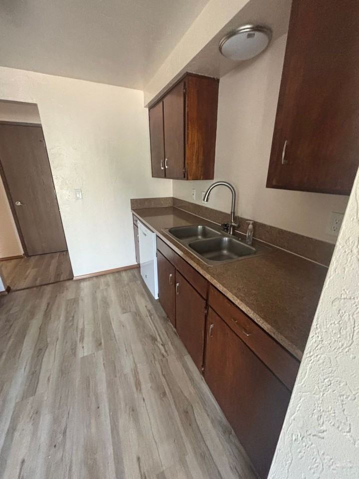 Redwood Manor Apartments LLC - Photo 4 of 28