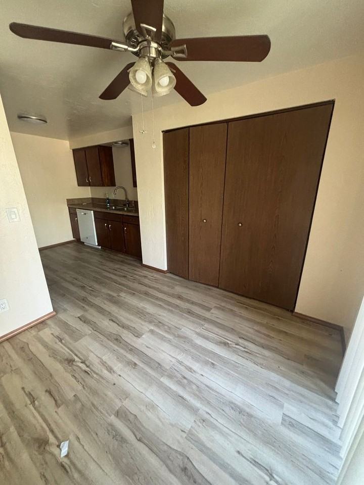 Redwood Manor Apartments LLC - Photo 5 of 28