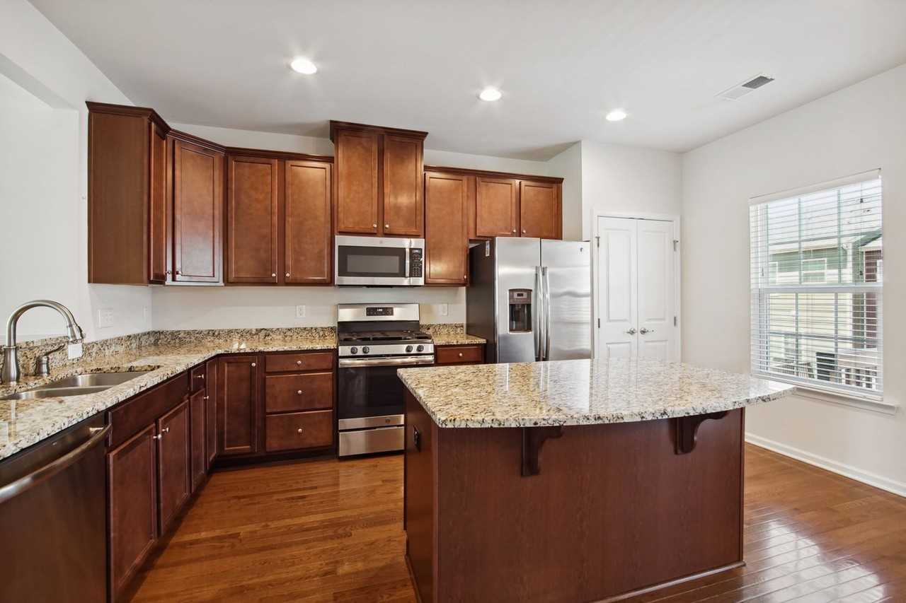119 Cross Country Way - Photo 4 of 23