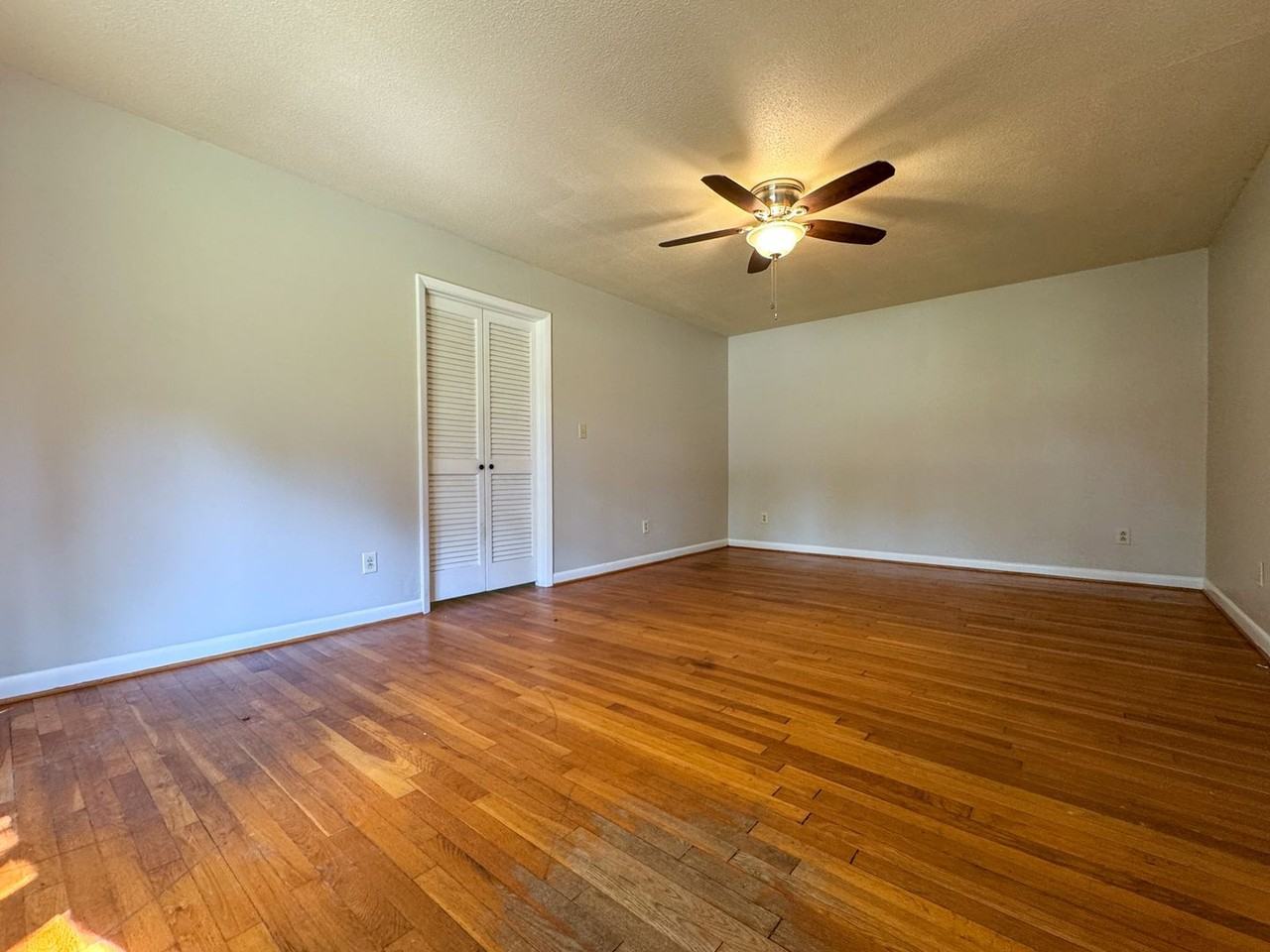6402 Fenwick Pl - Photo 2 of 26