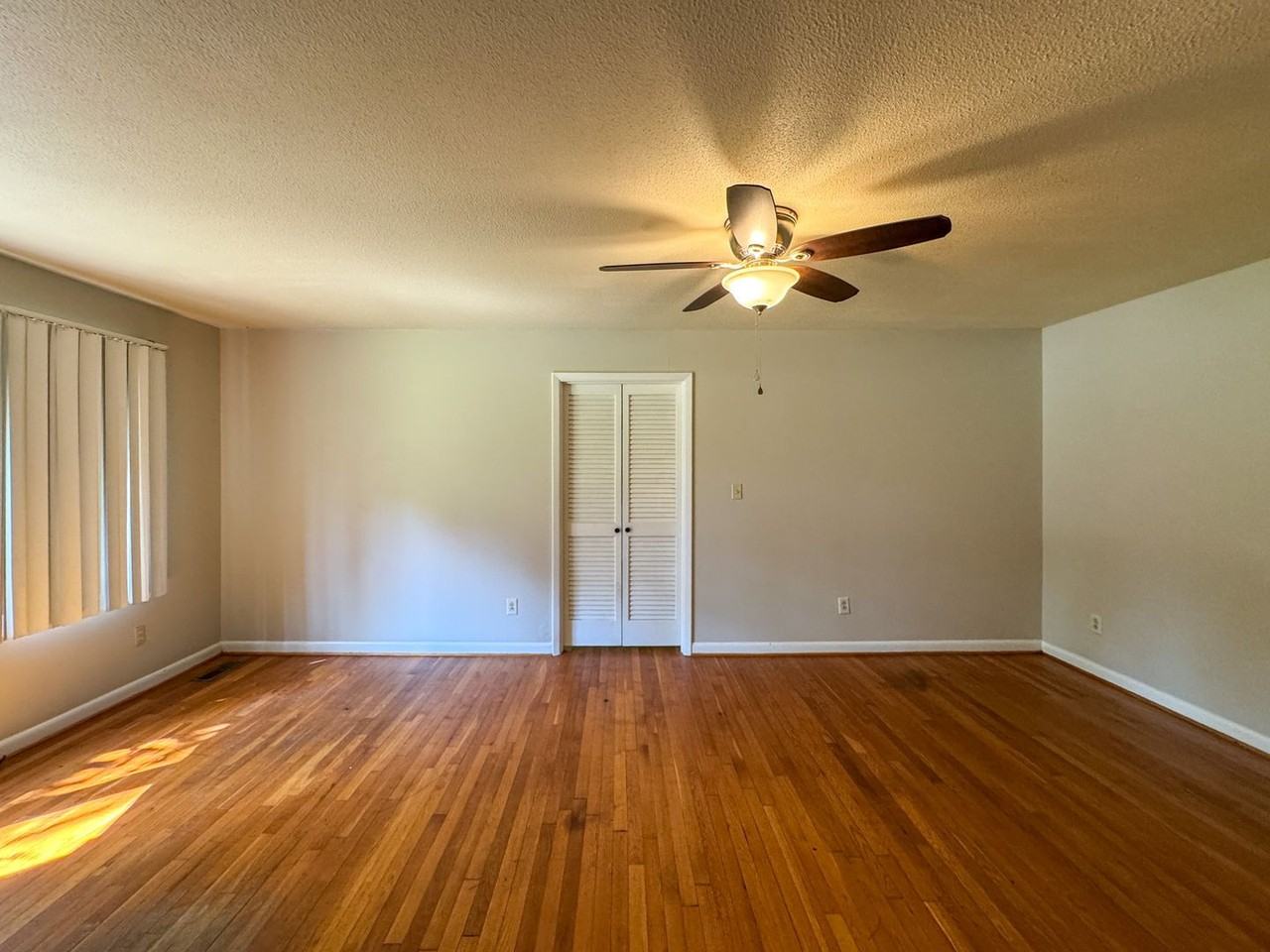 6402 Fenwick Pl - Photo 3 of 26