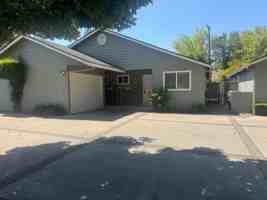 featured image of 606 S Holly St