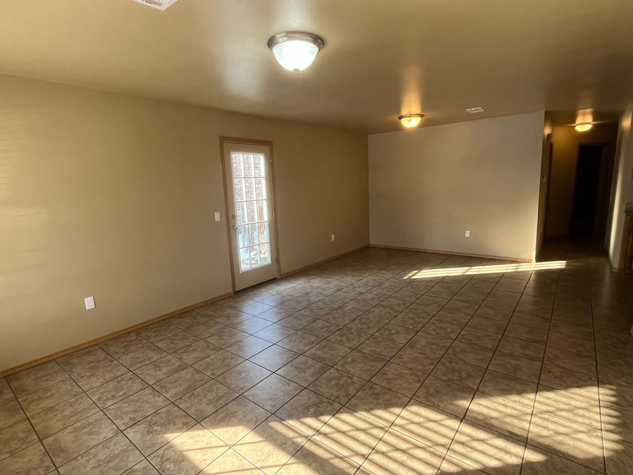 1502 S Cleveland Ave - Photo 2 of 16