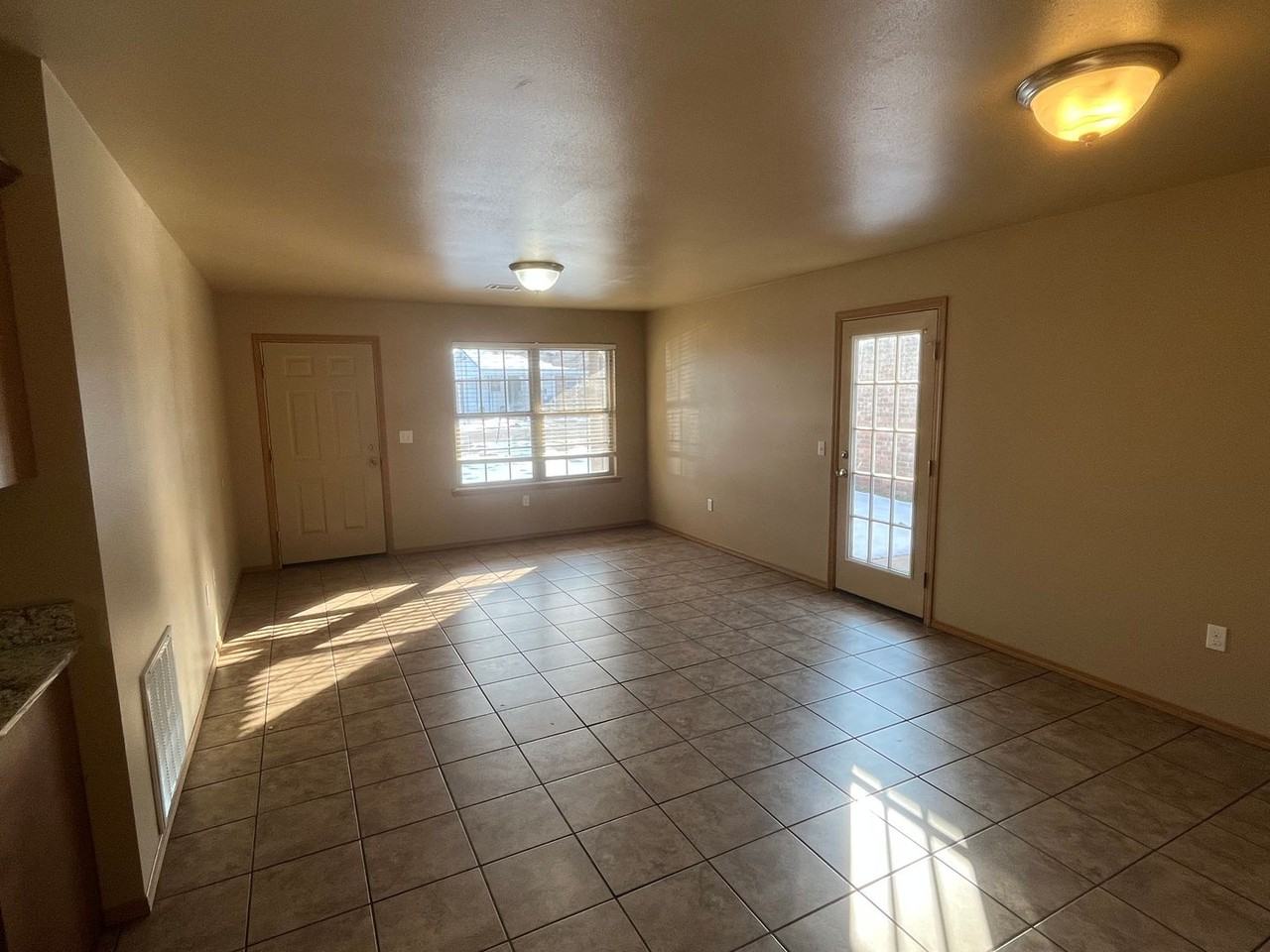 1502 S Cleveland Ave - Photo 3 of 16