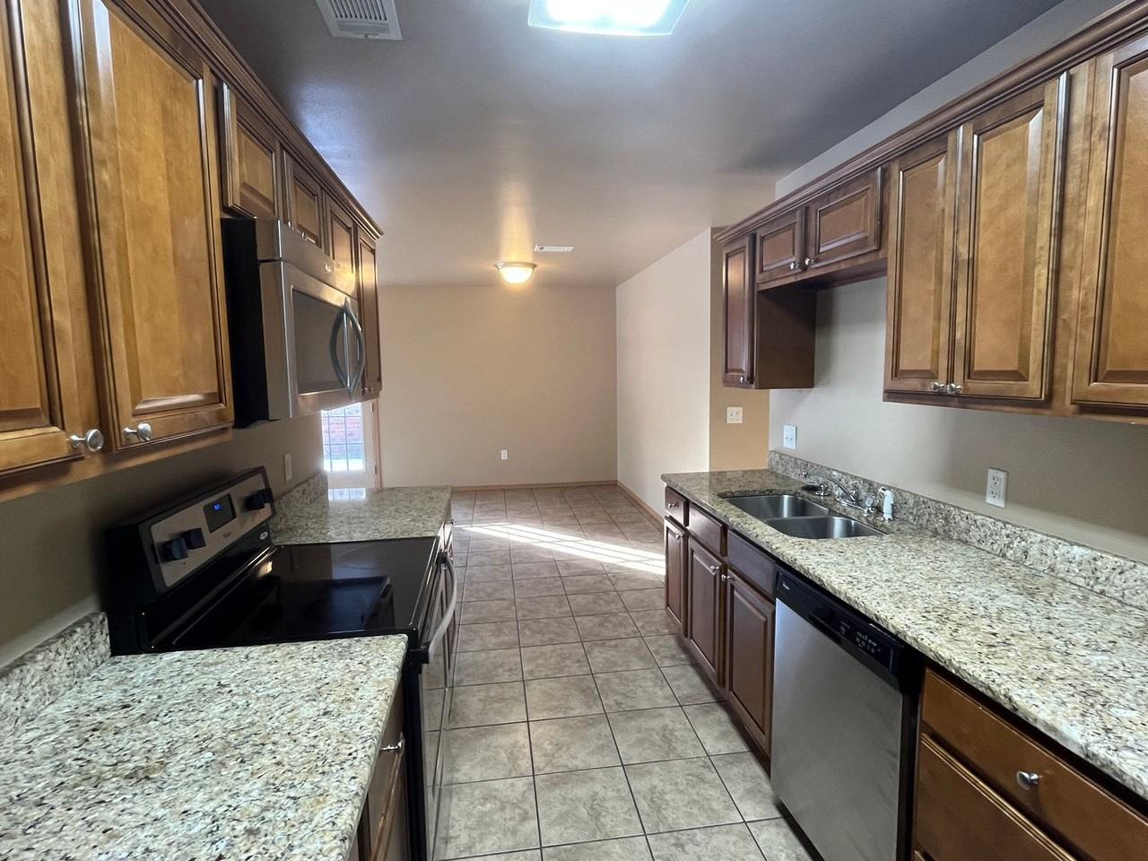 1502 S Cleveland Ave - Photo 5 of 16