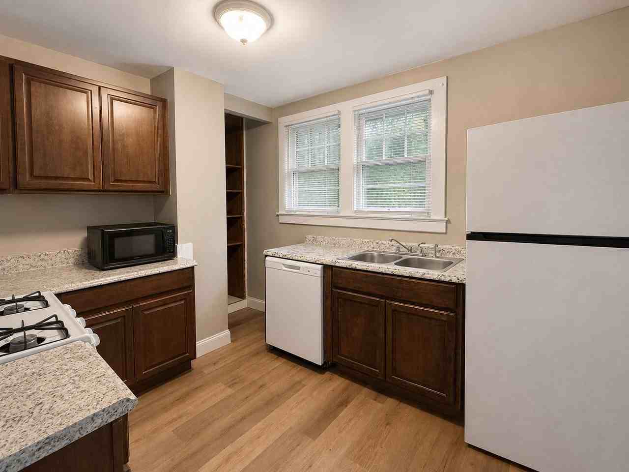 1485 Elizabeth St - Photo 5 of 18