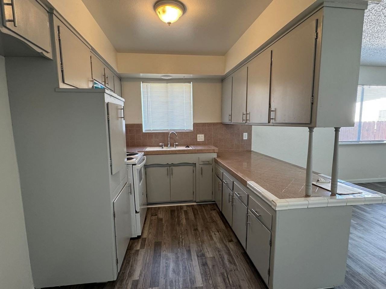 309 Cordova Ln - Photo 7 of 28