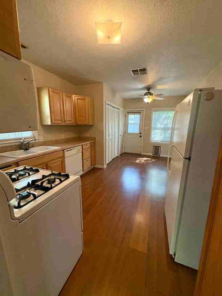 5508 V St - Photo 6 of 17