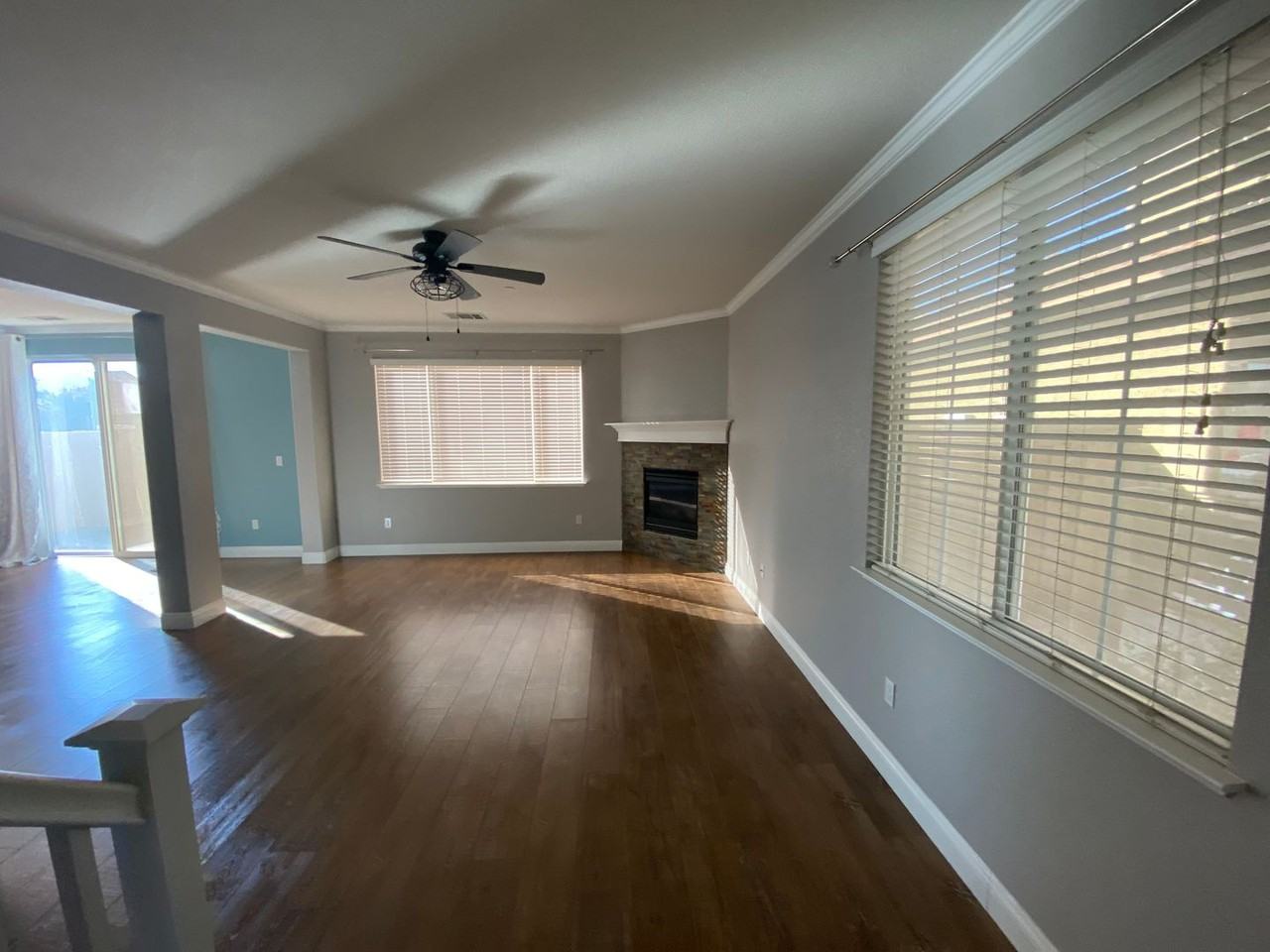 709 Embassy Cir - Photo 2 of 15