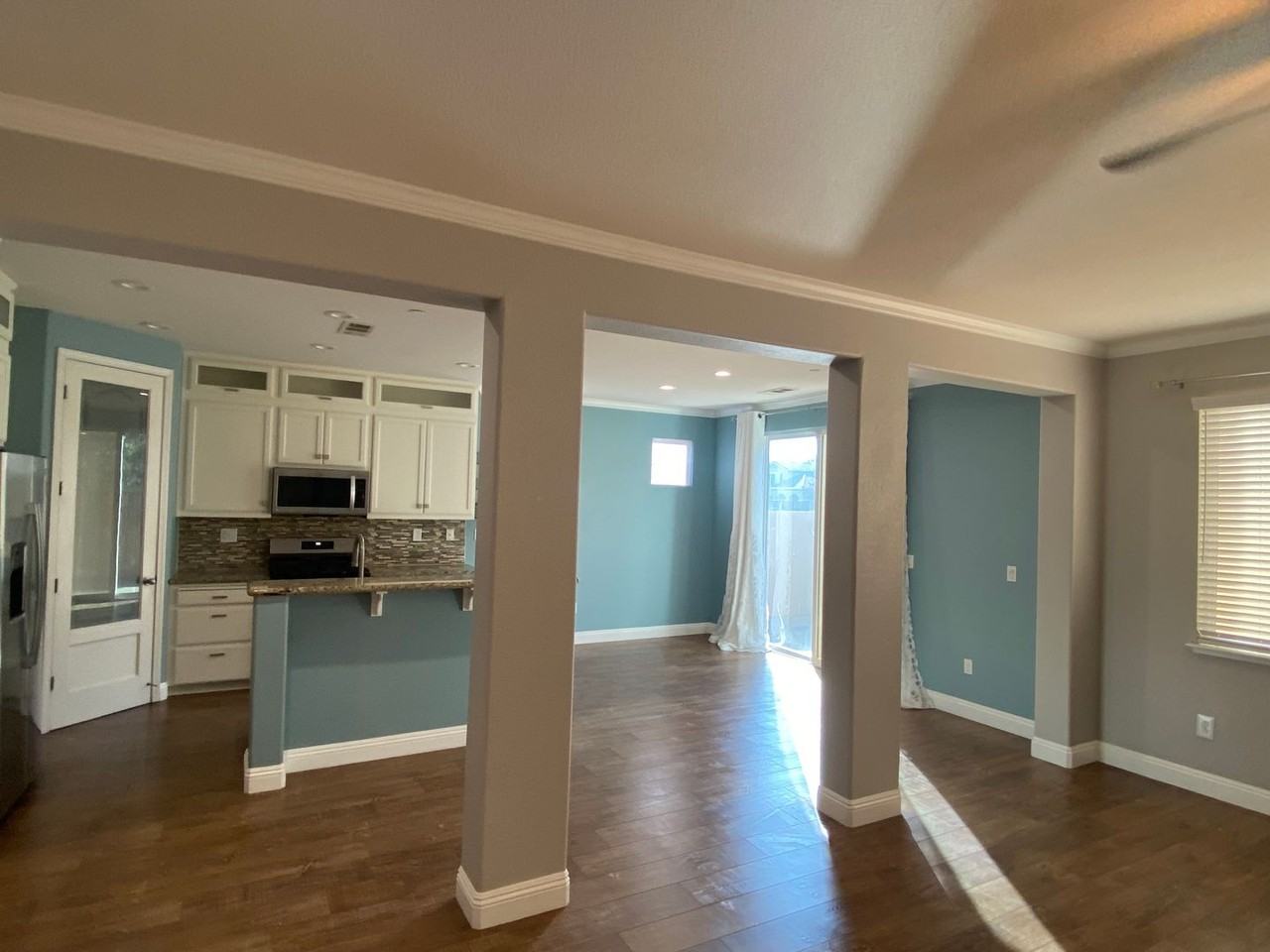 709 Embassy Cir - Photo 3 of 15