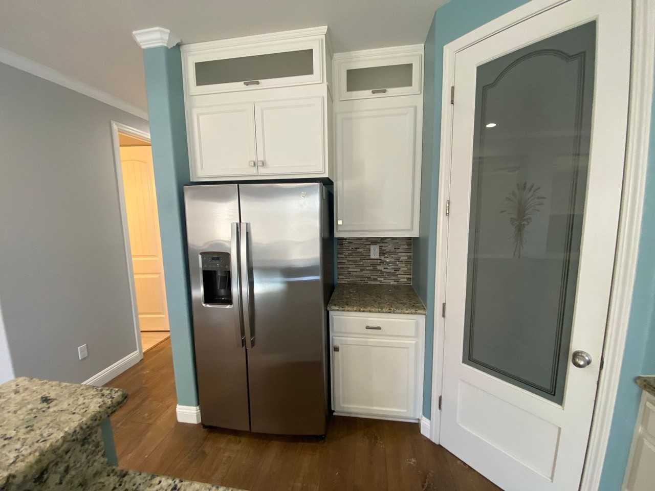 709 Embassy Cir - Photo 5 of 15