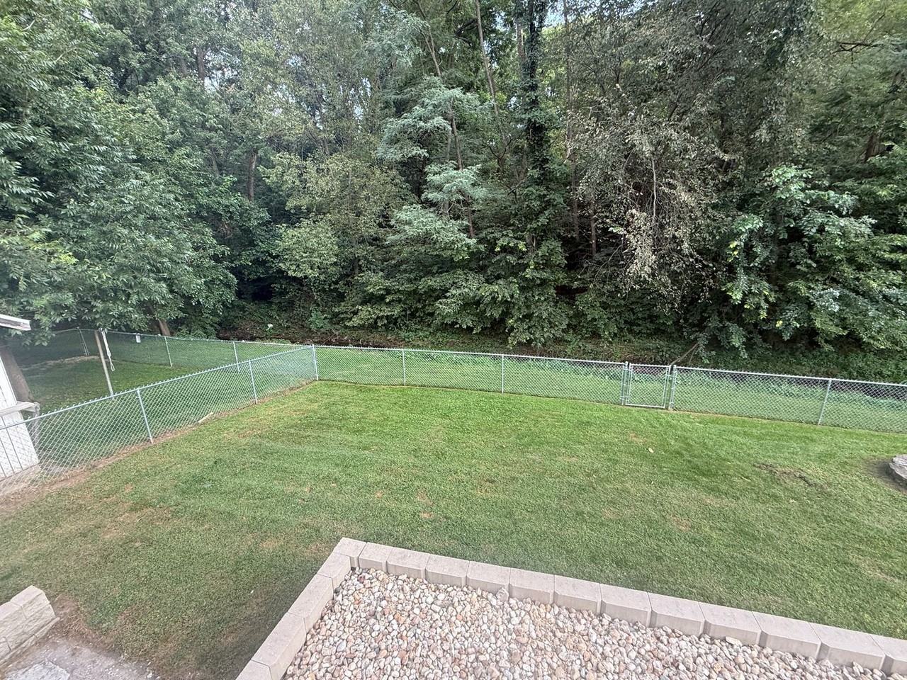 648 Waverly Rd - Photo 4 of 25