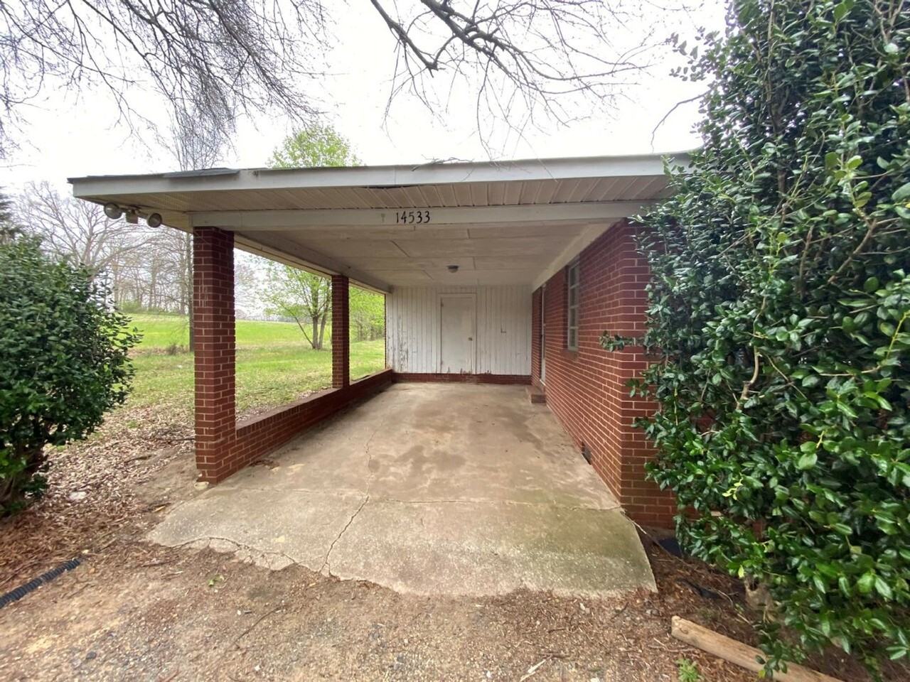 14533 Idlewild Rd - Photo 3 of 11