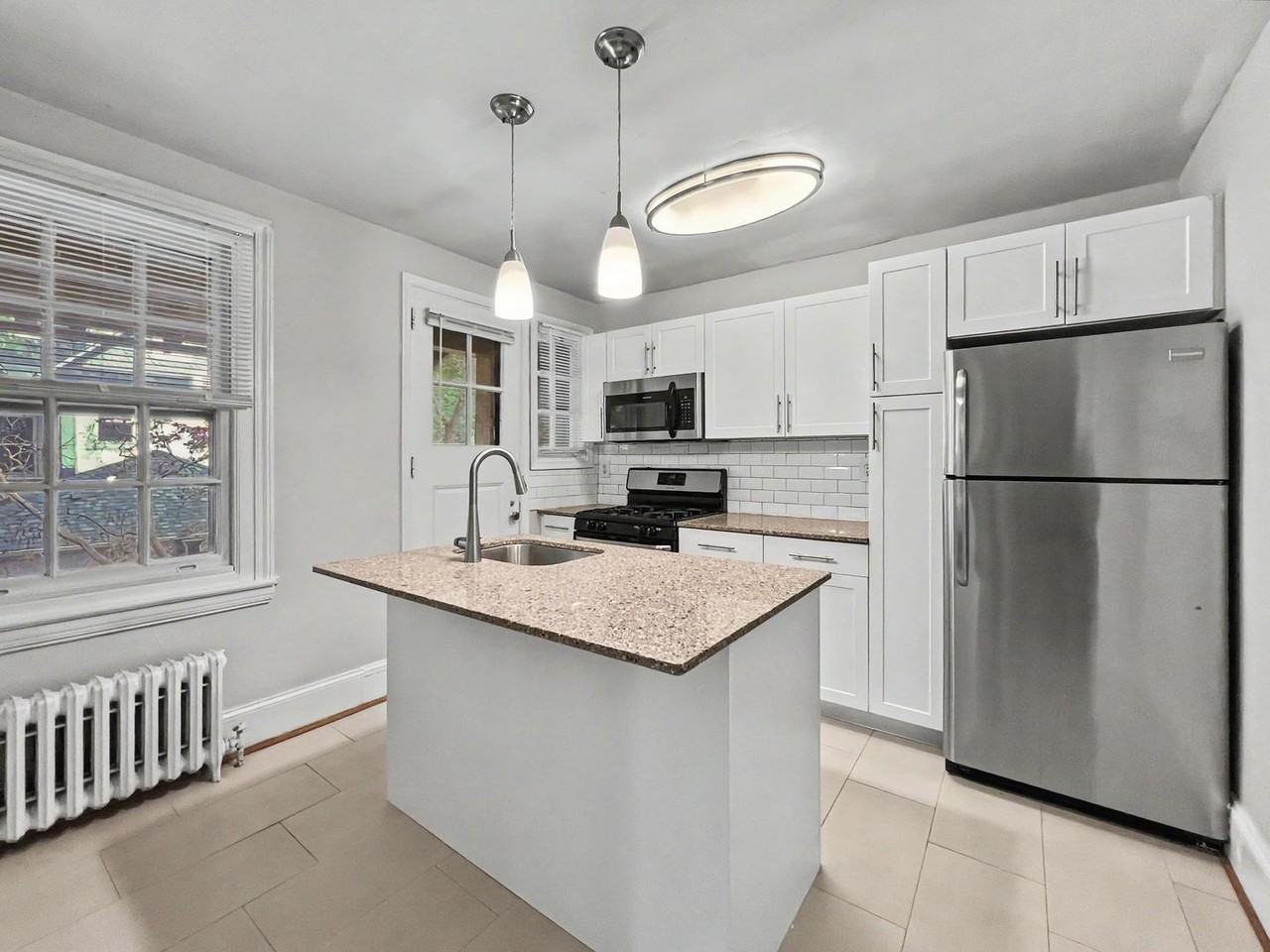 223 Bloomingdale Avenue - Photo 4 of 31