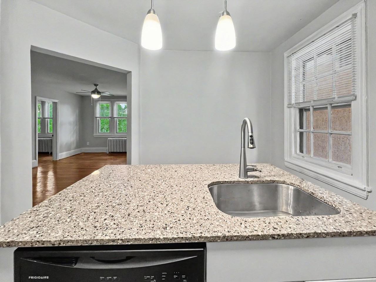 223 Bloomingdale Avenue - Photo 6 of 31
