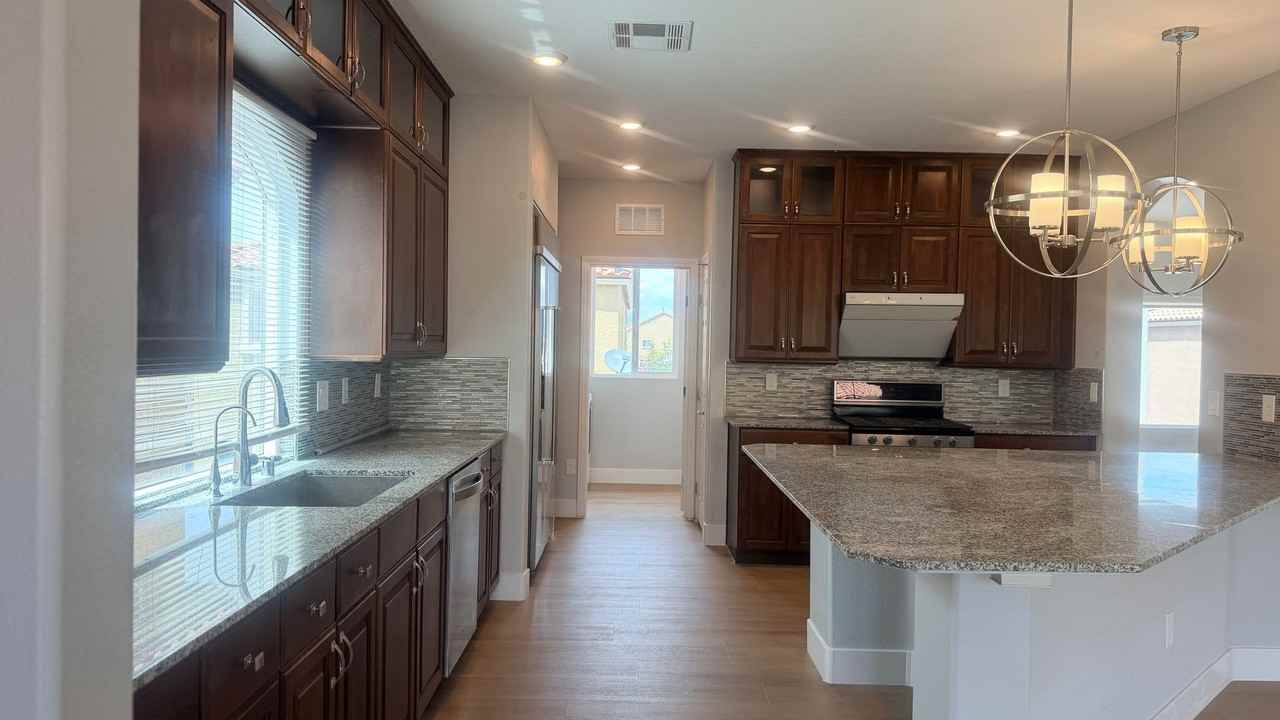 5718 Woodchester Ave - Photo 2 of 50