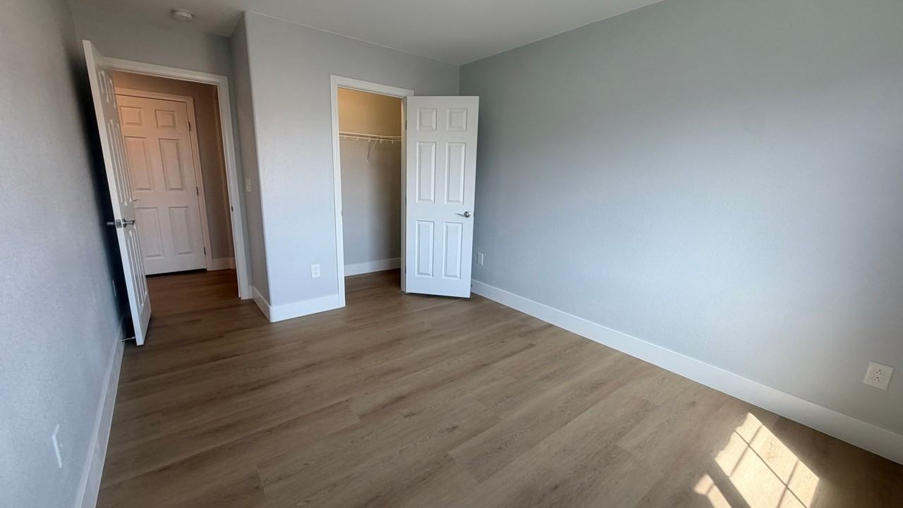 5718 Woodchester Ave - Photo 3 of 50