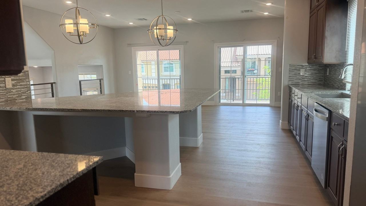 5718 Woodchester Ave - Photo 4 of 50