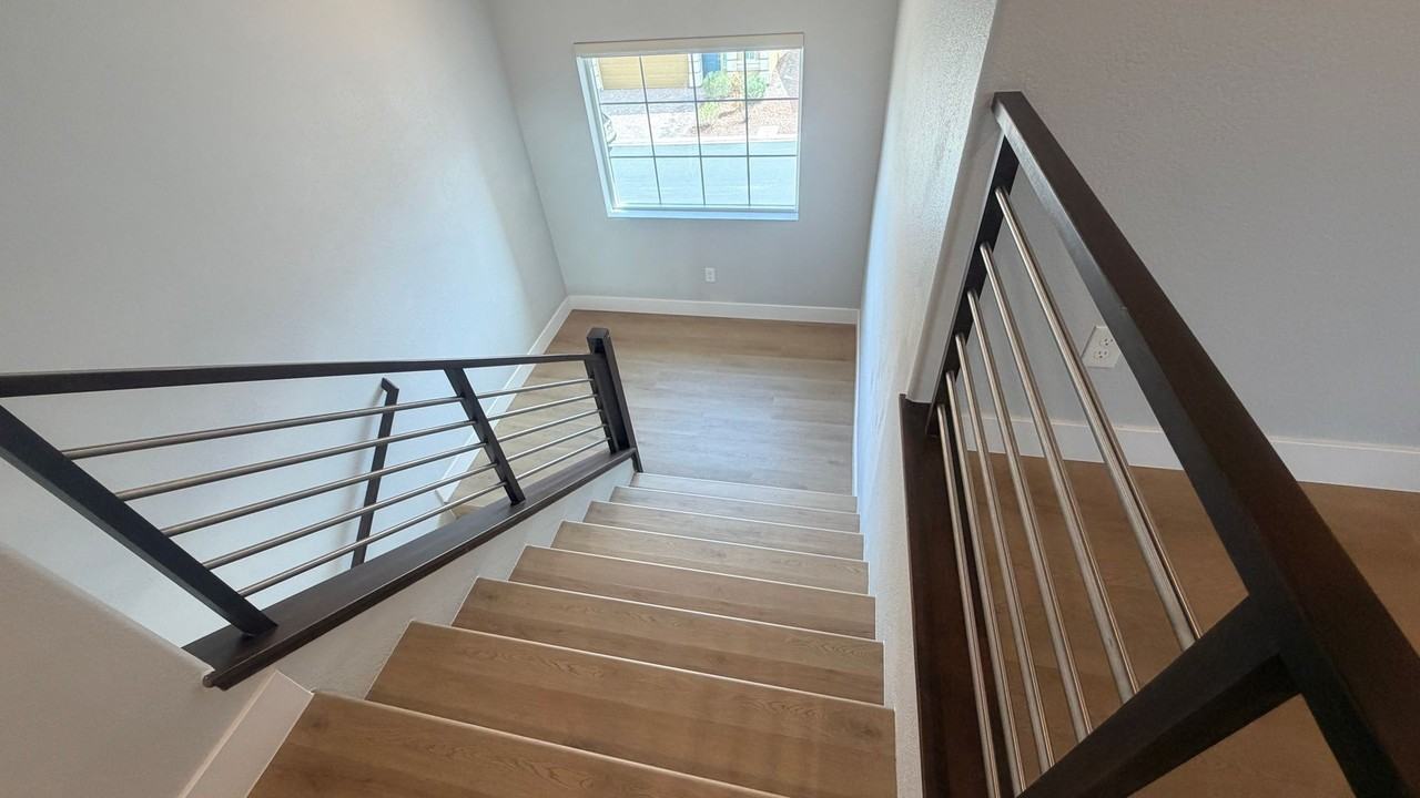 5718 Woodchester Ave - Photo 5 of 50