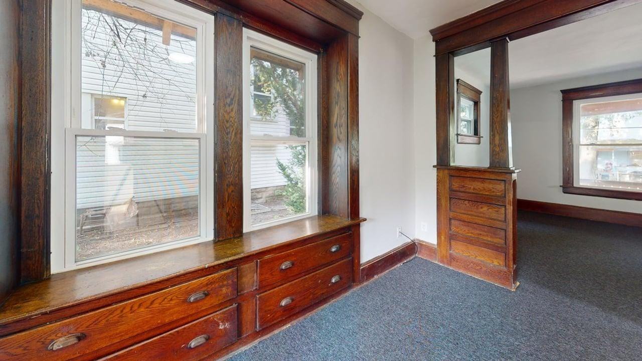 837 Sumner St - Photo 4 of 17