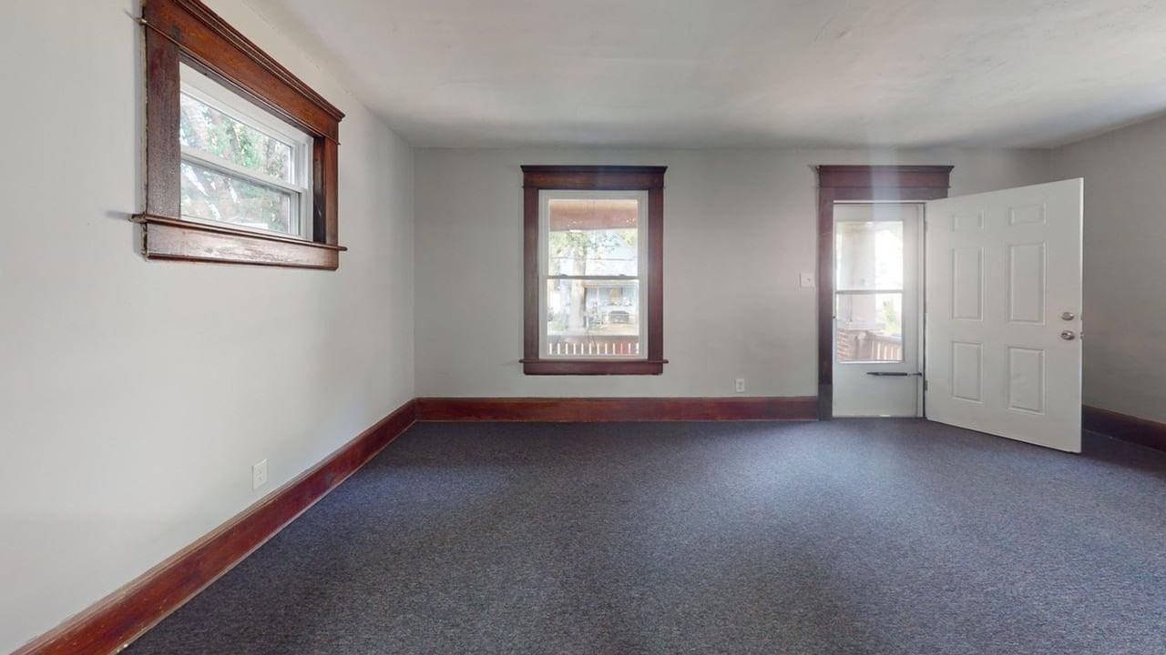 837 Sumner St - Photo 5 of 17