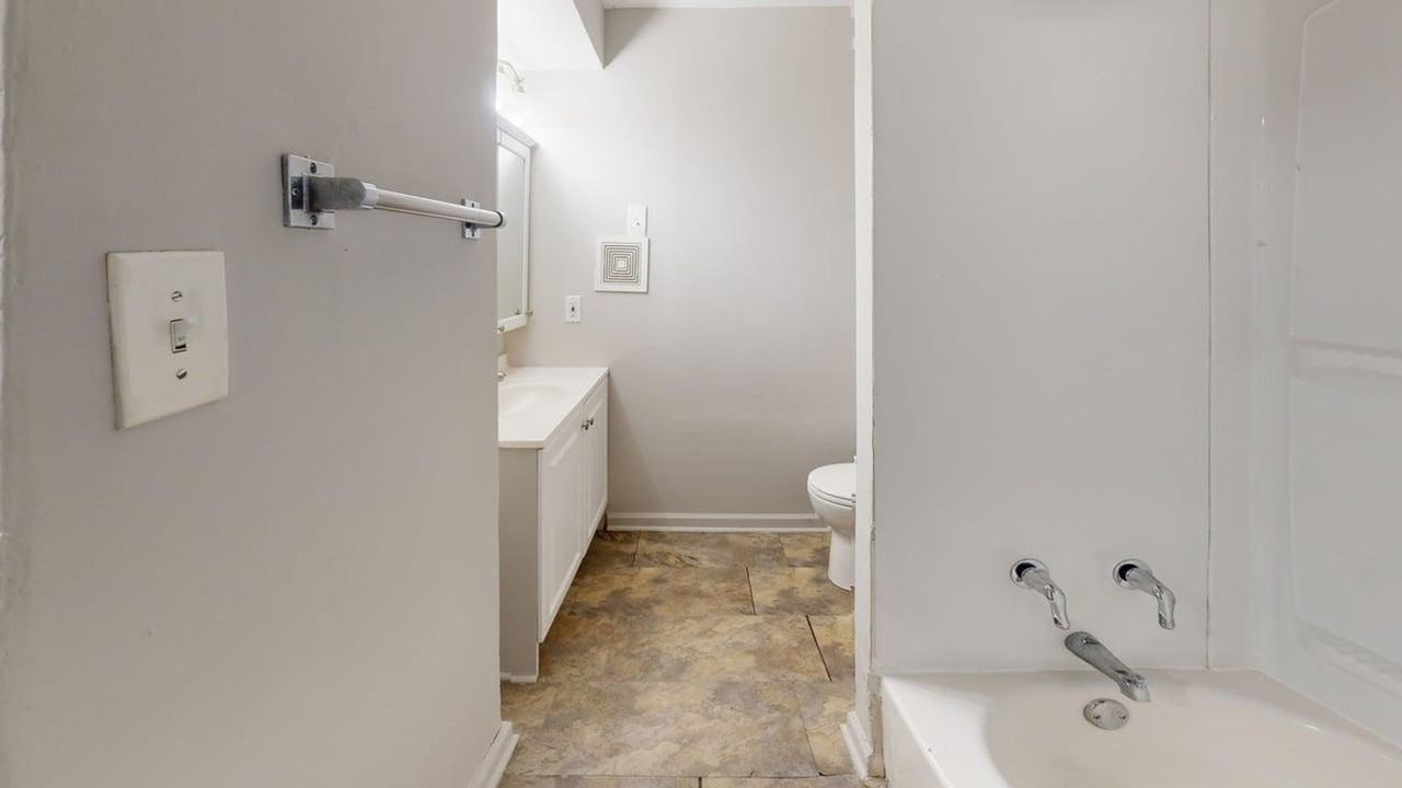 837 Sumner St - Photo 7 of 17