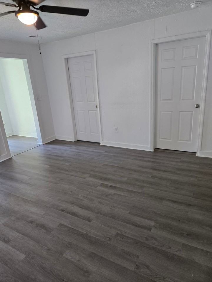 1882 N Jefferson Ave - Photo 3 of 18